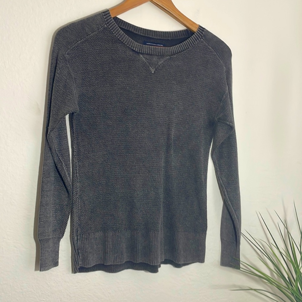 American eagle distressed long sleeve top